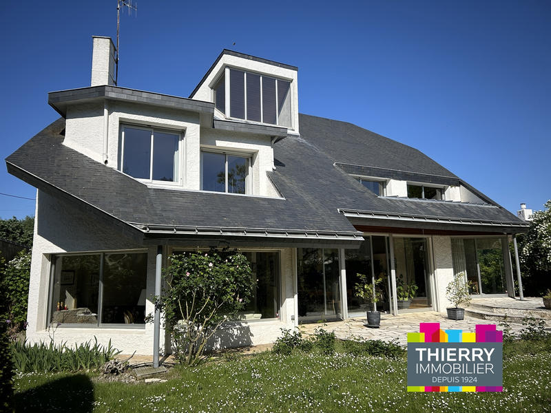 Maison - 281 m² - 8 pièces