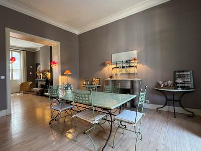 Maison - 225 m² - 7 pièces