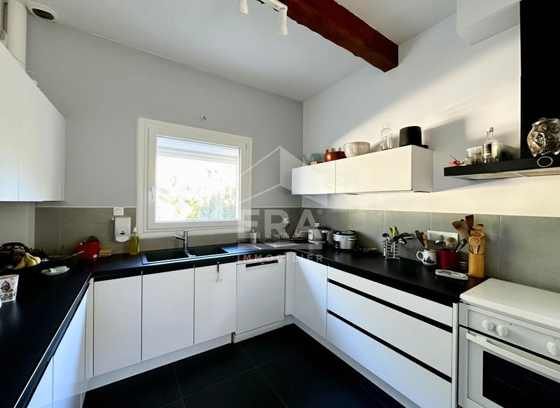 Maison - 235 m² - 8 pièces