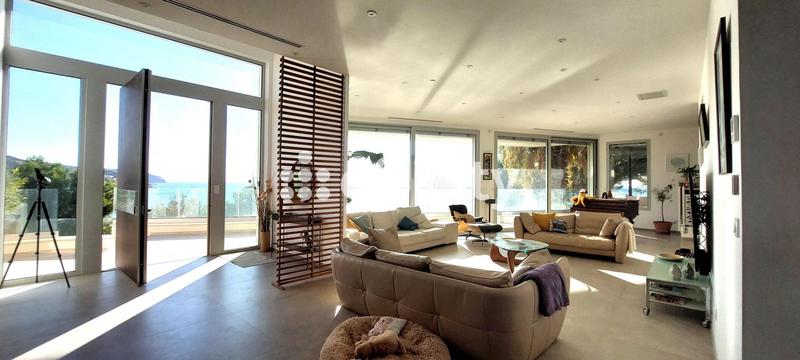 Maison - 430 m² - 10 pièces