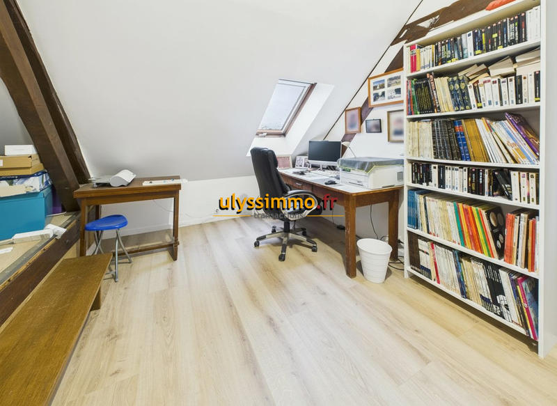 Maison traditionnelle - 201 m² - 8 pièces