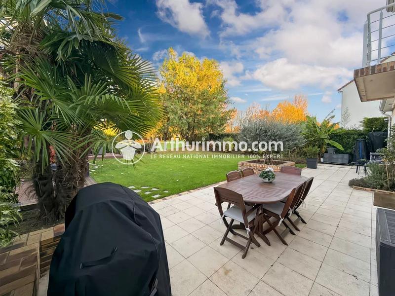 Maison - 210 m² - 7 pièces