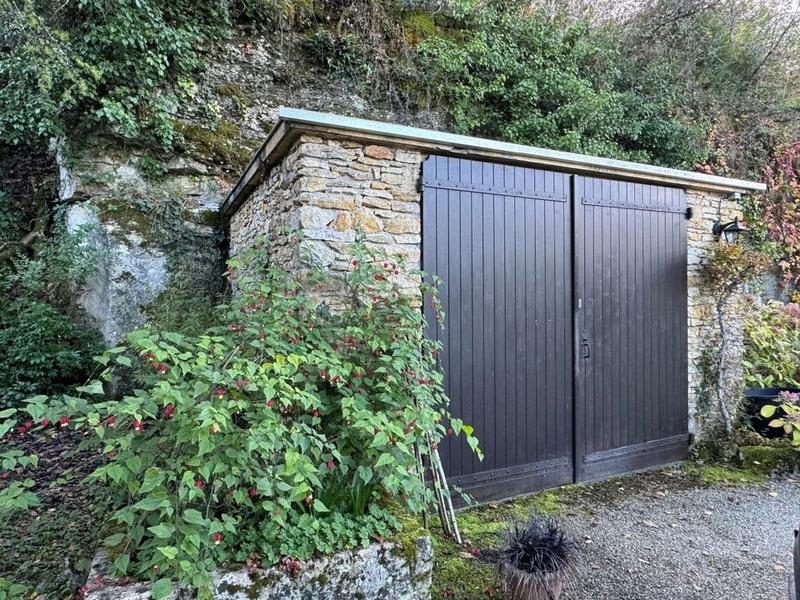 Propriété - 225 m² - 9 pièces