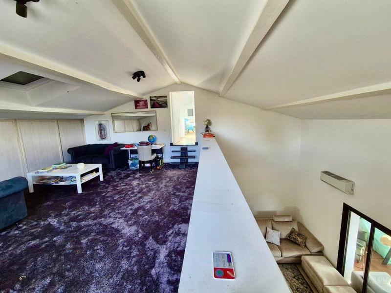 Maison - 213 m² - 5 pièces