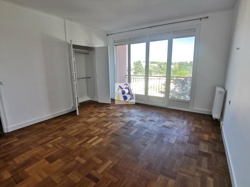 Appartement - 72 m² - 2 pièces