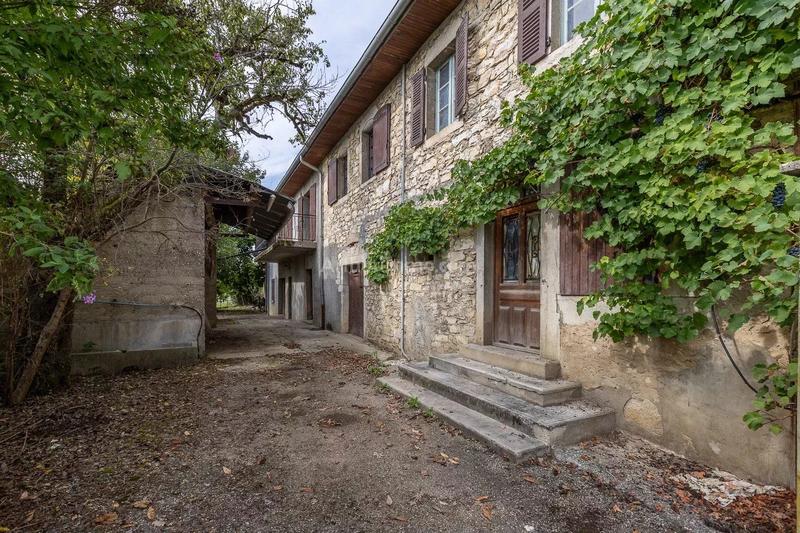 Maison - 238 m² - 10 pièces