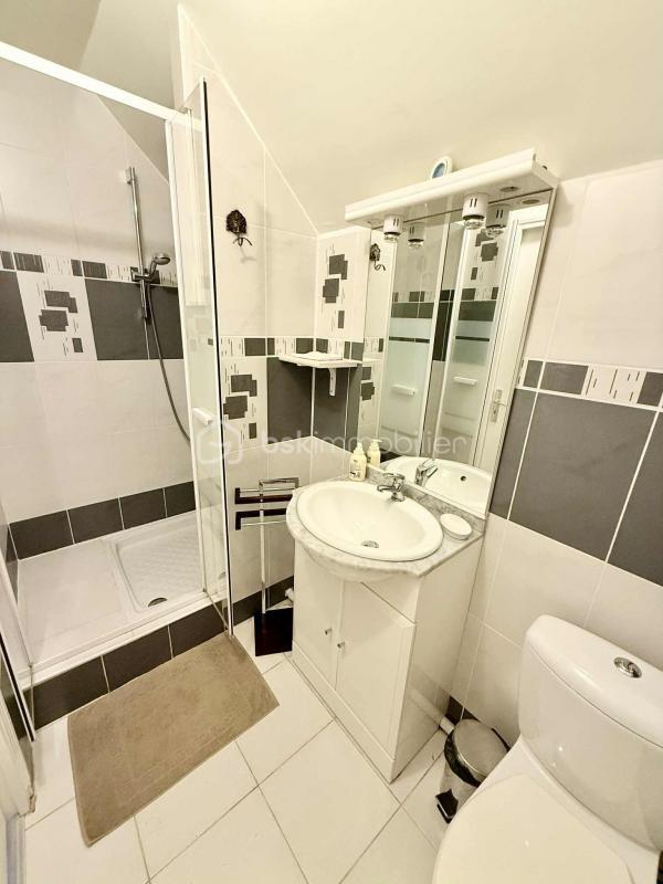 Maison - 256 m² - 9 pièces