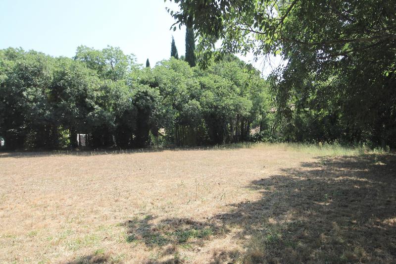 Terrain constructible - 835 m²