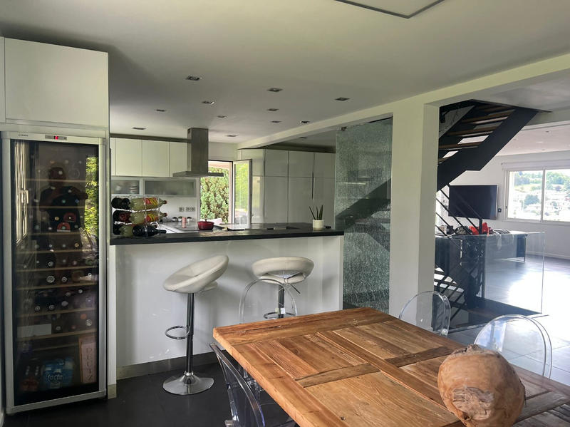 Maison - 250 m² - 8 pièces