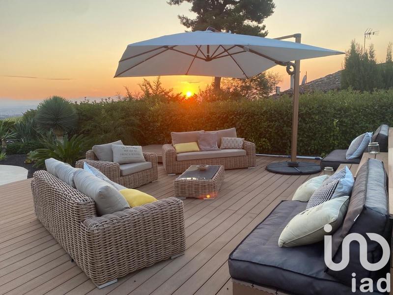 Maison - 192 m² - 6 pièces