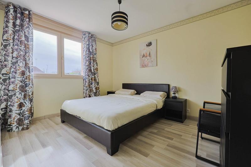 Maison - 151 m² - 8 pièces