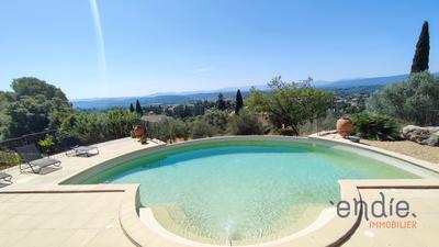 Maison - 228 m² - 6 pièces