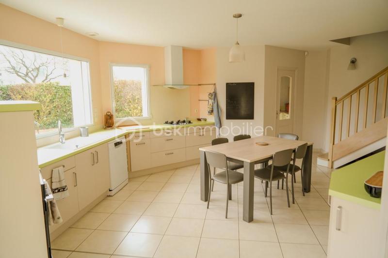 Maison - 230 m² - 9 pièces