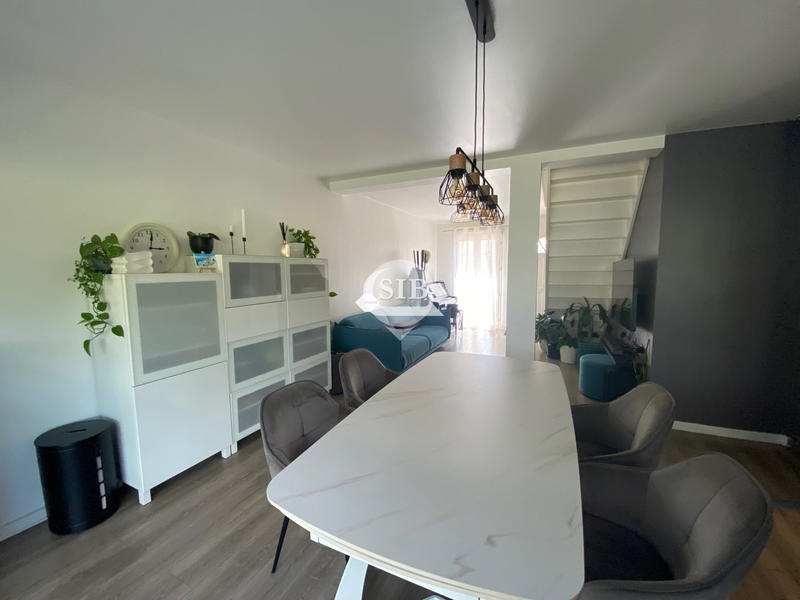 Maison - 98 m² - 6 pièces