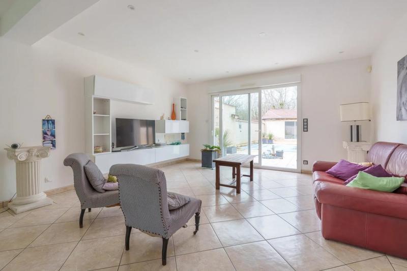 Maison - 238 m² - 8 pièces