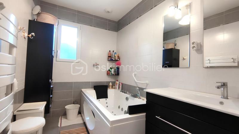 Maison - 95 m² - 5 pièces