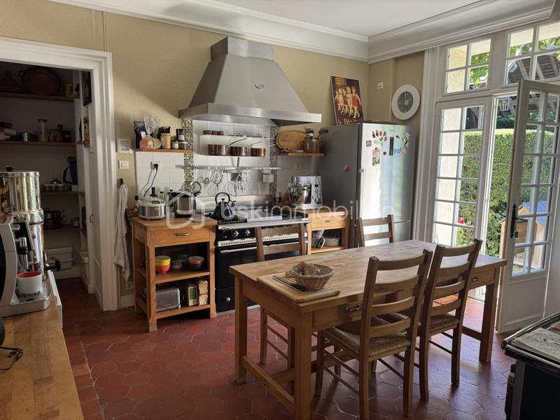 Demeure - 320 m² - 9 pièces