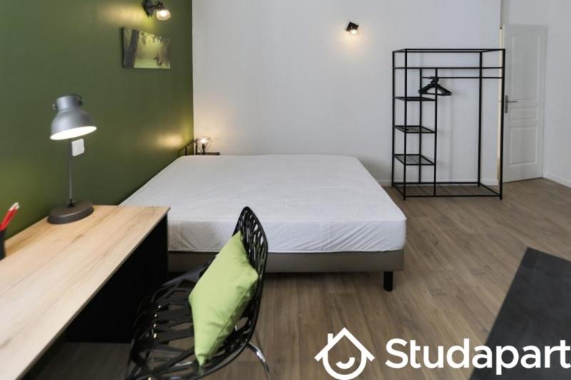 Chambre - 14 m² - 1 pièce