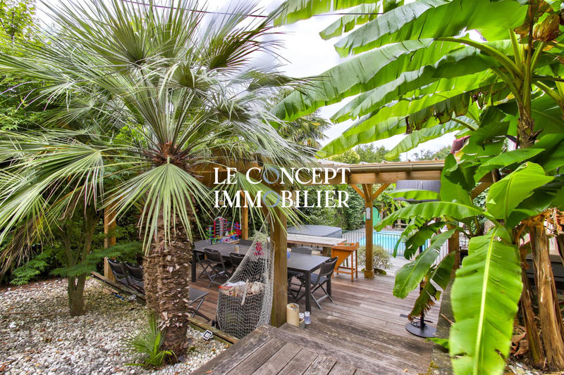 Maison - 303 m² - 10 pièces