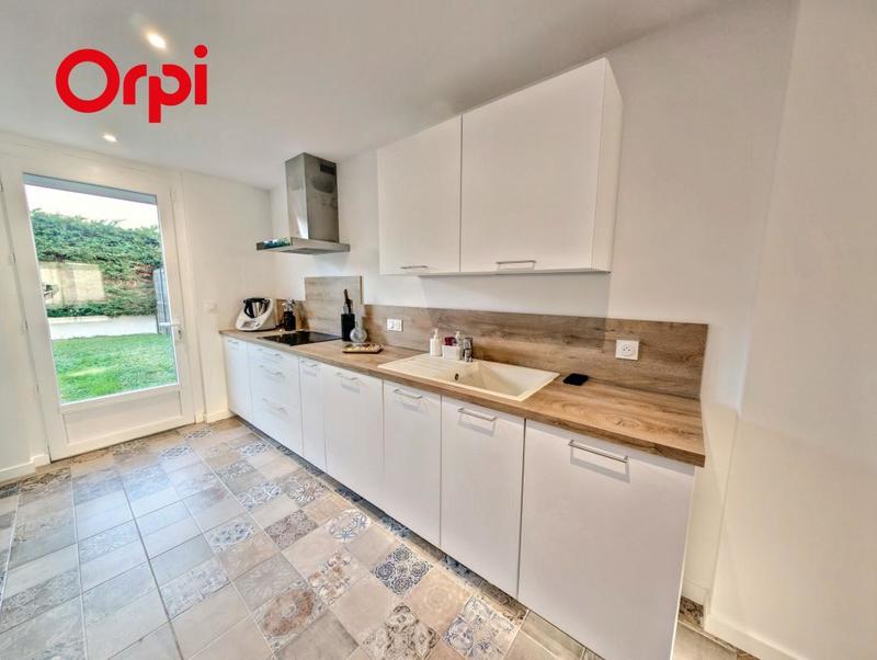 Maison - 250 m² - 8 pièces