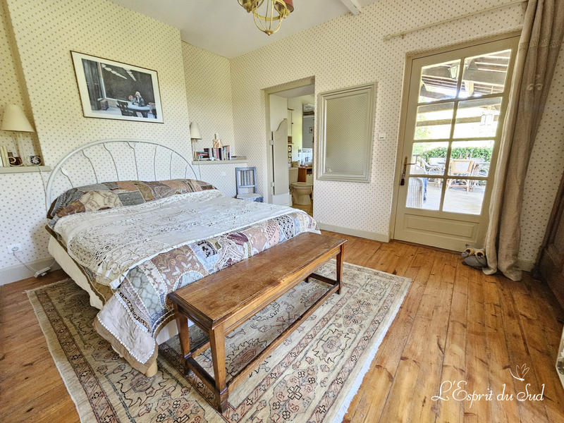 Maison - 251 m² - 9 pièces