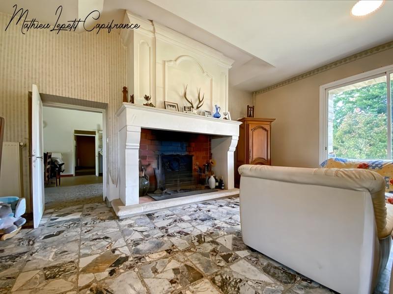 Maison - 270 m² - 9 pièces