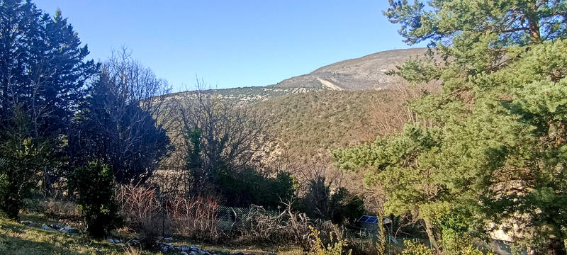 Terrain constructible - 835 m²