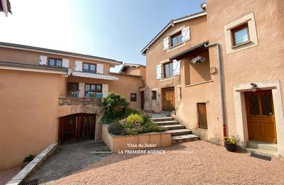 Maison traditionnelle - 271 m² - 10 pièces