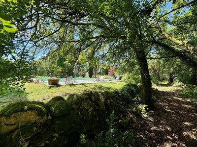 Propriété - 474 m² - 15 pièces