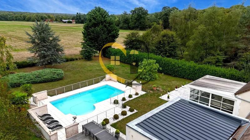 Propriété - 260 m² - 11 pièces
