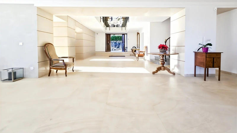 Maison - 600 m² - 10 pièces