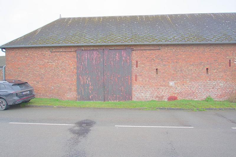 Maison - 680 m² - 2 pièces