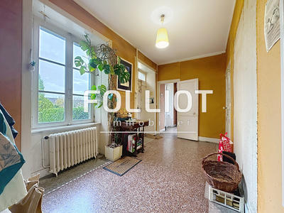 Maison - 235 m² - 12 pièces