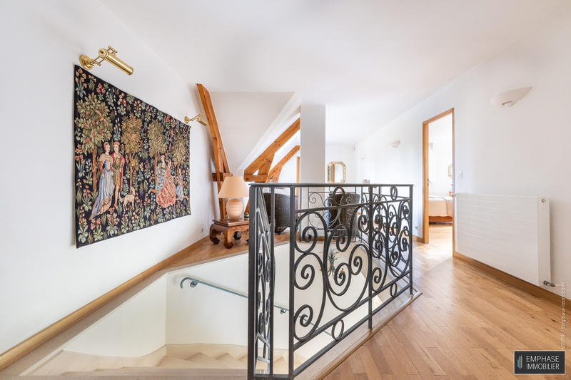 Maison contemporaine - 258 m² - 6 pièces