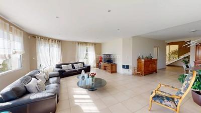 Maison - 308 m² - 9 pièces