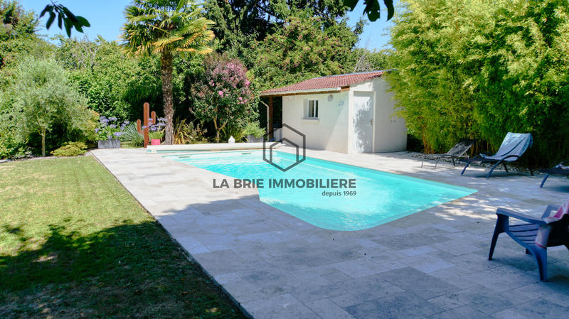 Maison - 161 m² - 8 pièces