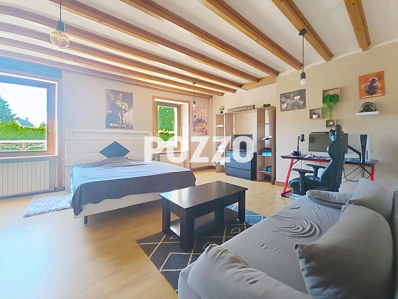 Maison - 222 m² - 8 pièces