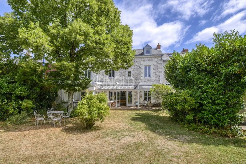 Maison - 200 m² - 10 pièces