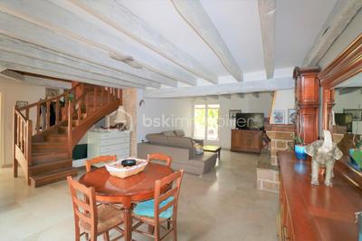 Maison - 230 m² - 7 pièces