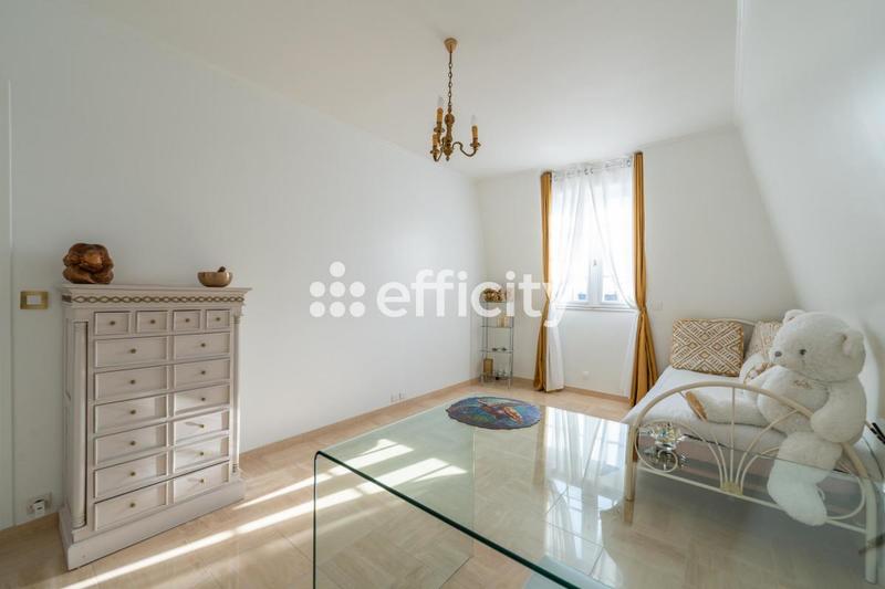 Maison - 193 m² - 7 pièces