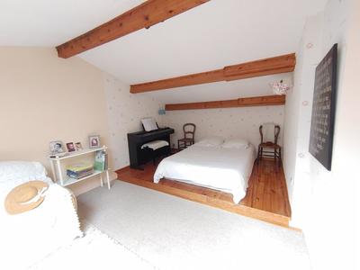 Maison - 247 m² - 9 pièces