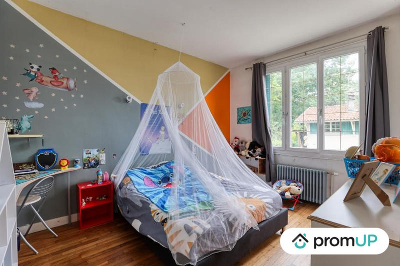 Maison traditionnelle - 210 m² - 6 pièces