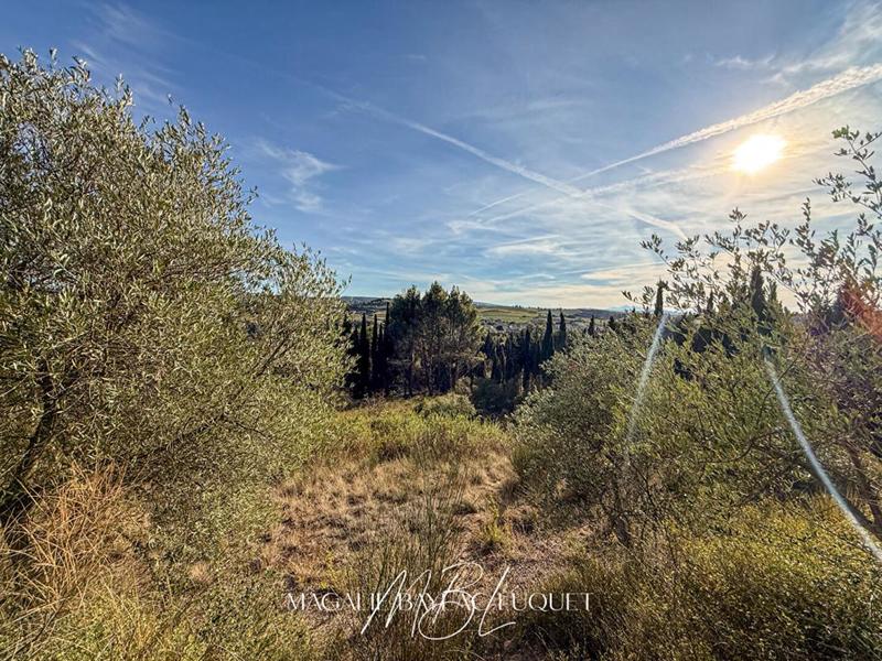 Terrain constructible - 2 347 m²