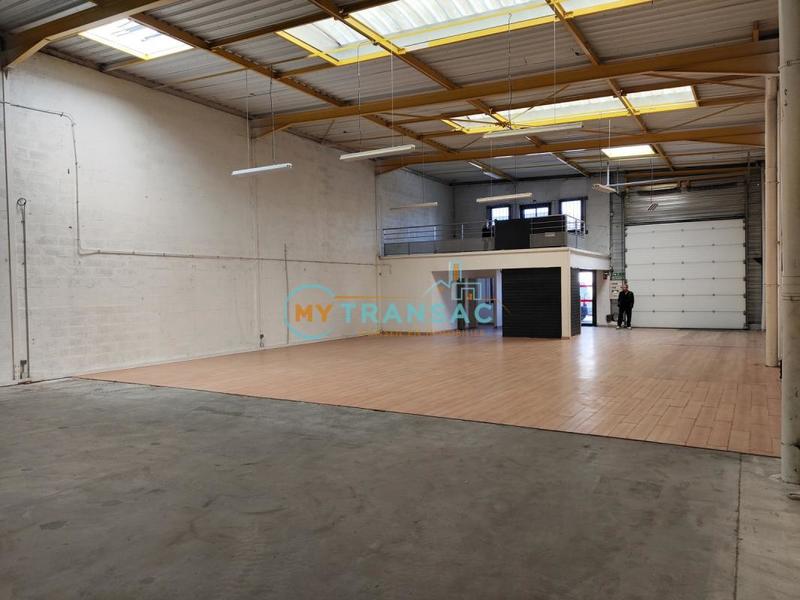 Local d'activité / Entrepôt - 358 m²