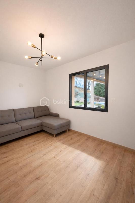 Maison - 243 m² - 7 pièces