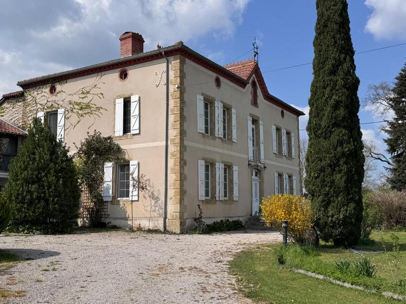 Maison traditionnelle - 325 m² - 14 pièces