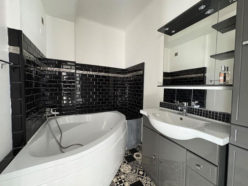 Appartement - 84 m² - 4 pièces