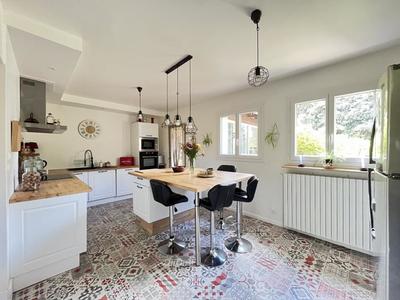 Maison - 182 m² - 10 pièces