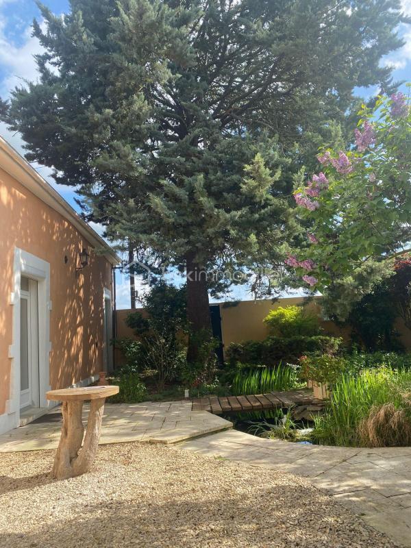 Demeure - 225 m² - 6 pièces