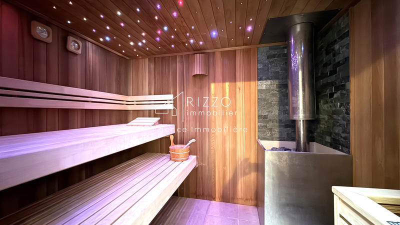 Maison - 450 m² - 20 pièces